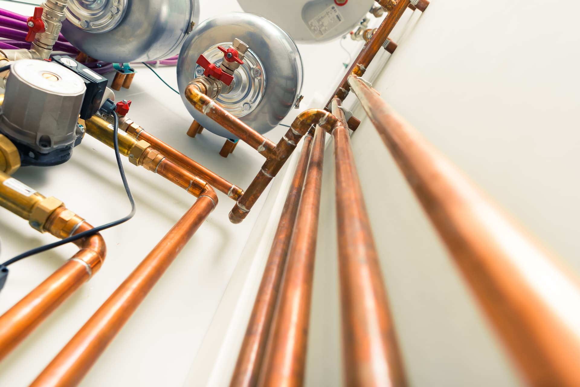 Burst Pipe Emergency: What to Do Before a Plumber Arrives
